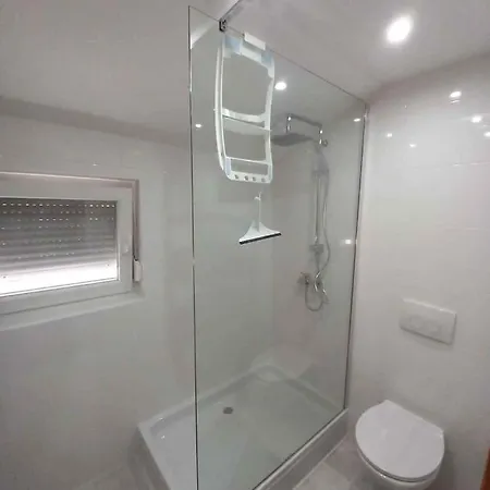 In Svetividdobrinjski 5a - Insel Krk 42200 Gostinjac